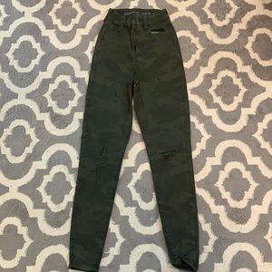 camo ripped knee size 0 jeans